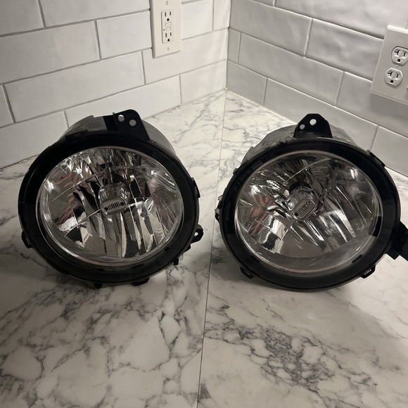 Automotive Lighting Other - 2018-2021 Jeep Gladiator/ Set Of Wrangler JL Headlight Halogen OEM Lot Of 2